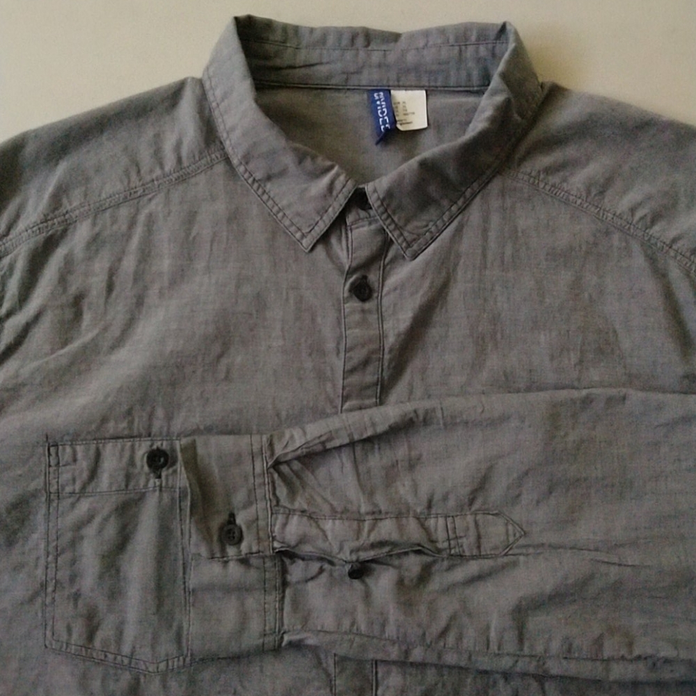 5/$25 Divided lightweight casual shirt